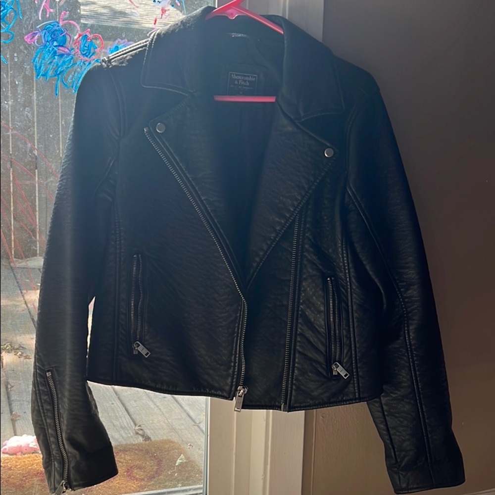 Abercrombie & Fitch cropped leather jacket